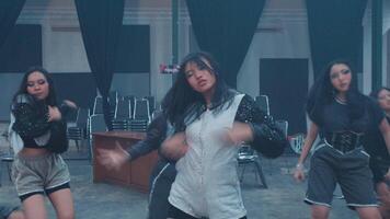 sincronizzato danza prestazione nel studio video