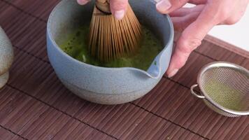 Step by step tutorial making Japanese matcha tea. Step four, whisking tea until froth video