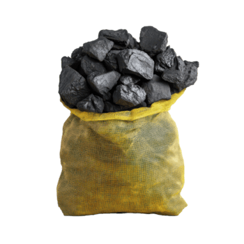 en säckväv säck fylld med kol vilar på en ljus gul tabell mot en transparent bakgrund, väska kol på gul tabell. transparent bakgrund bakgrund, transparent bakgrund. png