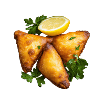 crujiente dorado Samosas con limón y Fresco hierbas en transparente antecedentes png