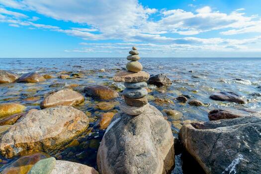 pirámide de piedras inestable equilibrar de Roca objetos. idílico estado de naturaleza. foto