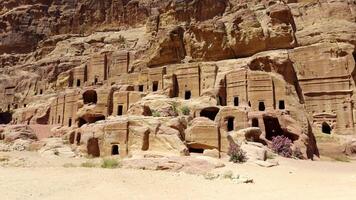 Exploring the Ancient RockCut Architecture found in the breathtaking site of Petra, Jordan. Action video