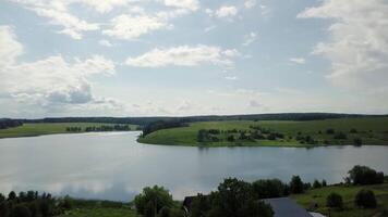 A breathtaking scenic lake view observed beneath a beautifully cloudy sky on a tranquil day. Stock Clip video