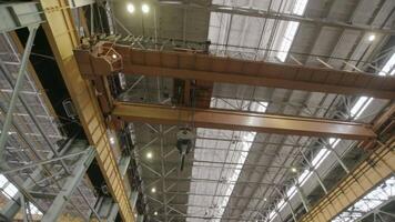 An industrial crane in a warehouse, designed to maximize efficiency in various operations. Stock Clip video