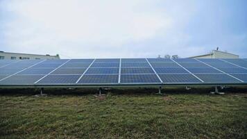 solar energia painéis. solar poder plantar para inovação do verde energia video