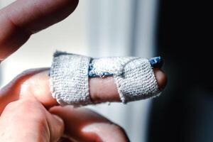 Mallet finger with custom orthosis on the middle finger to immobilize the last phalanx following joint trauma photo