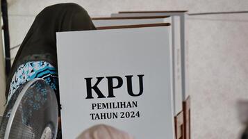 Regional head election process, residents vote at polling stations photo