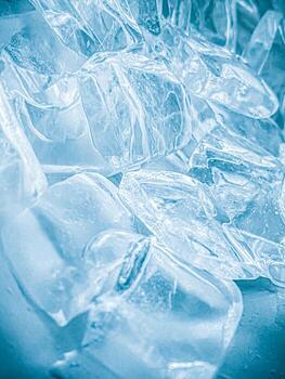 icecubes background,icecubes texture,icecubes wallpaper,ice helps to feel refreshed and cool water from the icecubes helps the water refresh your life and feel good.ice drinks for refreshment business photo