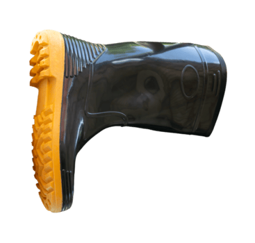 topp se av ett sida av svart gumboot eller svart känga för arbetssätt i trädgård isolerat i fil formatera png