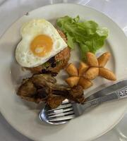 Delicious heart-shaped breakfast plate cozy cafe food photography bright setting close-up culinary delight photo