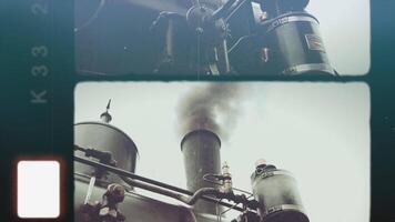 ein Serie von industriell Dampf Rohre Stand gegen ein dramatisch launisch und bedeckt Himmel video