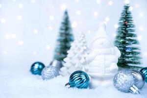 Christmas card. Plaster toys in the form of a Christmas tree and a gnome on a snowy background. DIY gifts. Close-up. Selective focus. photo
