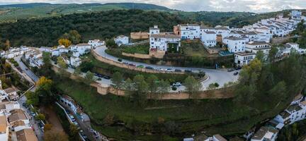 aéreo ver de setenil Delaware las bodegas con rock voladizos en España foto