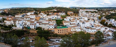 aéreo ver de setenil Delaware las bodegas con encalado casas foto