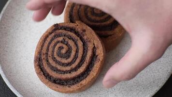 Freshly baked cinnamon roll with spices and cocoa filling on a black background. Cinnabon buns. Swedish breakfast. video