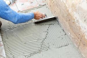 Tiler to work with tile flooring photo