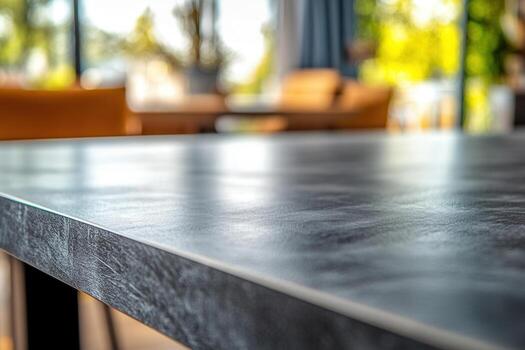 de cerca de un texturizado mesa en un brillante ajuste. foto