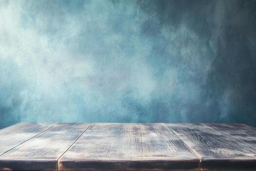 de madera mesa con un texturizado azul antecedentes. foto