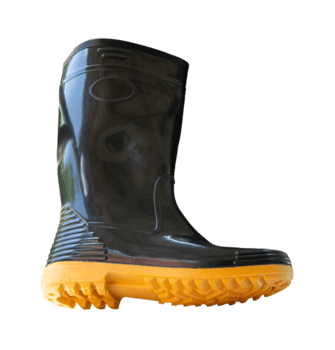 sida se av ett sida av svart gumboot eller svart känga för arbetssätt i trädgård isolerat med klippning väg i fil formatera png