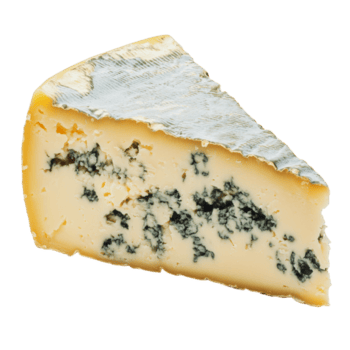 un cuña de azul queso con distintivo venas, aislado en un blanco fondo, exhibiendo sus cremoso textura y Rico coloración png