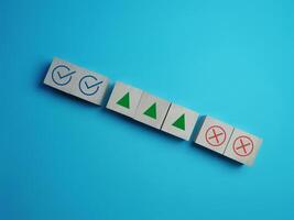 Decide on the uptrend, true and false with the up arrow on the block, wood photo