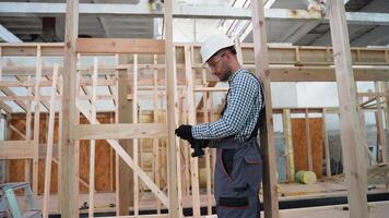 Worker carpenter assembling a modular house video