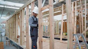 Worker carpenter assembling a modular house video