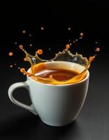 café taza salpicaduras líquido en contra un oscuro antecedentes en un artístico presentación foto