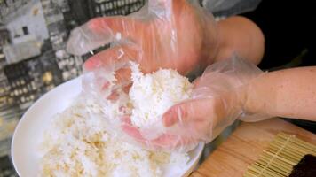rice sticks to gloves sticky rice bad gloves for making sushi rice sticks to hands uncomfortable awkward cooking at home unskilled video