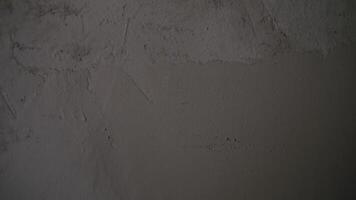 Man leveling the wall with a spatula video