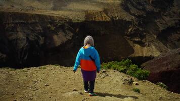 Back View Of Woman Tourist Walking In Mountains, Approaching To Edge, Extreme Trip In Highland video
