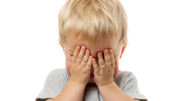 uma cativante imagem do uma angustiado criança pequena cobertura seus face enquanto choro, perfeito para ilustrando emoções do tristeza e vulnerabilidade dentro parentalidade ou puericultura tópicos. png
