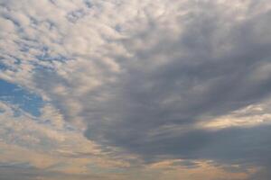 A cloud that is in the sky with the bottom right corner photo