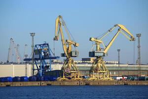 Overhead and level luffing crane at the port of Rostock photo
