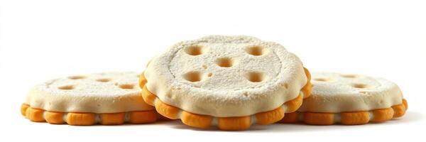 delicioso galletas arreglado en un limpiar blanco antecedentes destacando su cremoso relleno y crujiente textura foto