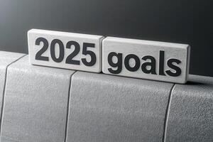 Two blocks display the text 2025 goals against a solid background, symbolizing the importance of planning and motivation for achieving future aspirations. photo