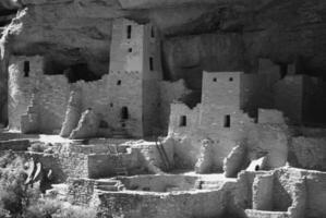 Ancient Cliff Dwellings A Glimpse into Pueblo Architecture and Archaeological Heritage photo