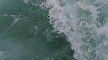 Experience dynamic ocean waves with foam and refreshing colors that captivate the eye video