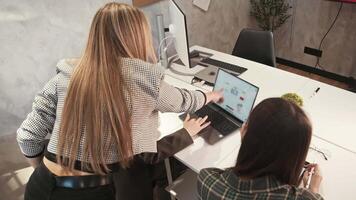 The teacher points to the laptop screen, demonstrating the modern process of teaching students with the help of modern technologies. video