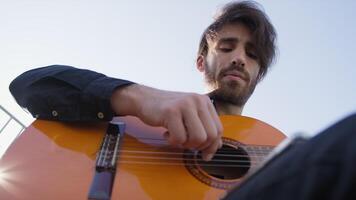 aprender a guitarra com lições Como uma autodidata musical instrumento video