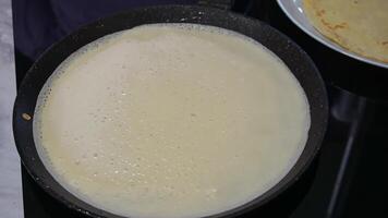 Cooking a thin crepe in a non-stick pan on induction stove video
