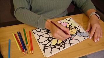 Coloring abstract patterns in relaxing creative therapy session of neurographics video