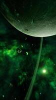 ein groß Cluster von Asteroiden in der Nähe von ein Unbekannt Planet, Vertikale video