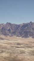 un ver de un montaña rango en el Desierto video