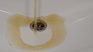 Dirty water flows from the tap into the sink. Contamination of drinking water in the apartment is a problem. Contamination of tap water. video