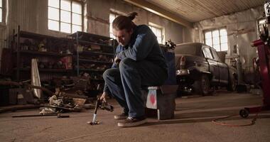 Man cleaning spark plug with blowtorch video