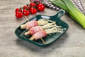 Raw roll with enoki and bacon photo
