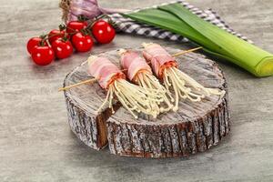 Raw roll with enoki and bacon photo