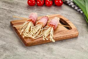 Raw roll with enoki and bacon photo