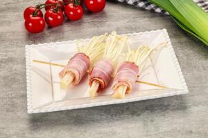 Raw roll with enoki and bacon photo